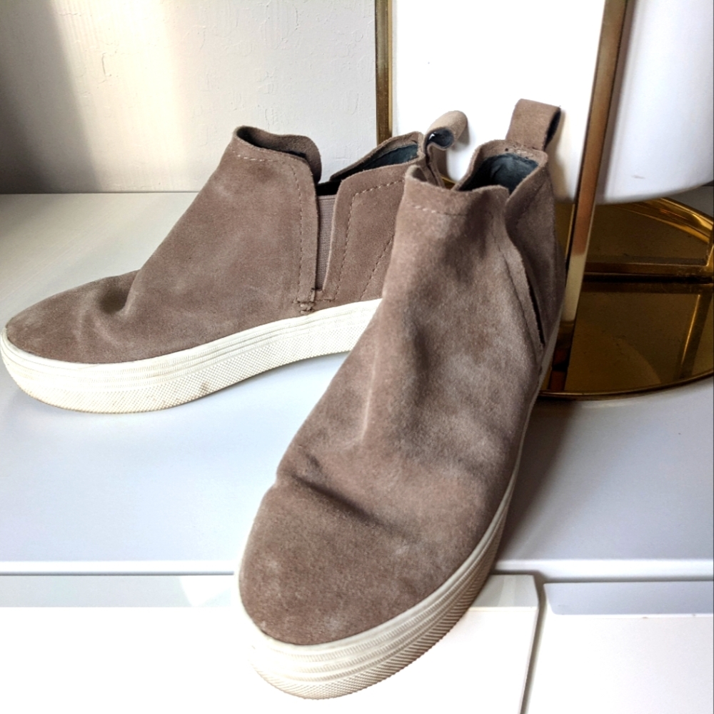 Dolce Vita Beige Suede Sneakers size 7